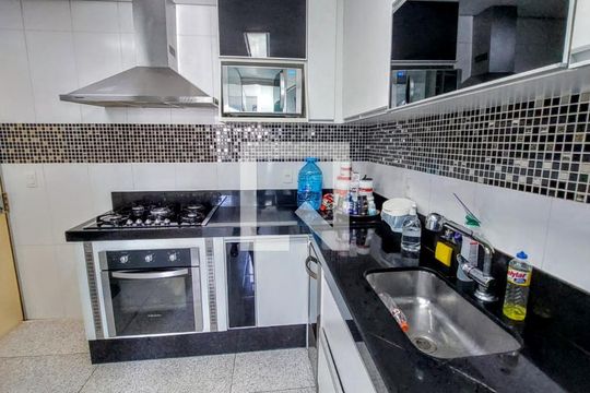 Cozinha de apartamento para alugar com 2 quartos, 77m² em Lourdes, Belo Horizonte