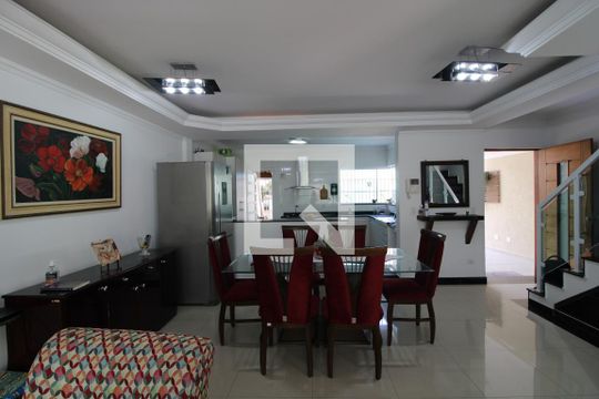Sala de casa à venda com 4 quartos, 289m² em Vila Romano, São Paulo