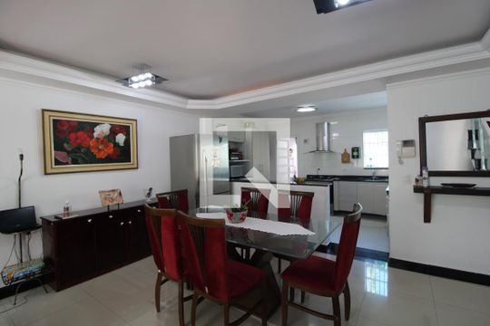 Sala de casa à venda com 4 quartos, 289m² em Vila Romano, São Paulo