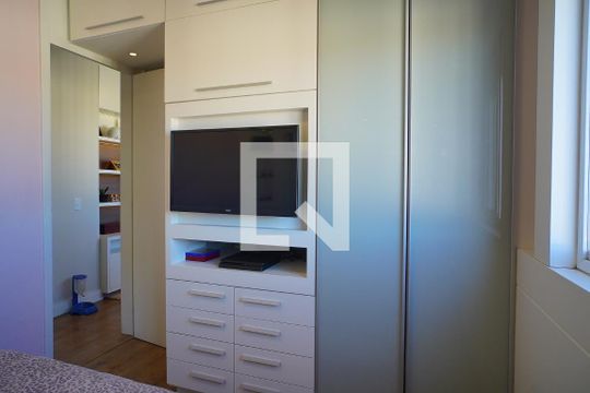 Quarto 1 de apartamento para alugar com 2 quartos, 56m² em Protásio Alves, Porto Alegre