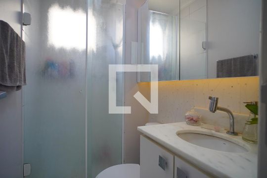 Banheiro de apartamento para alugar com 2 quartos, 56m² em Protásio Alves, Porto Alegre