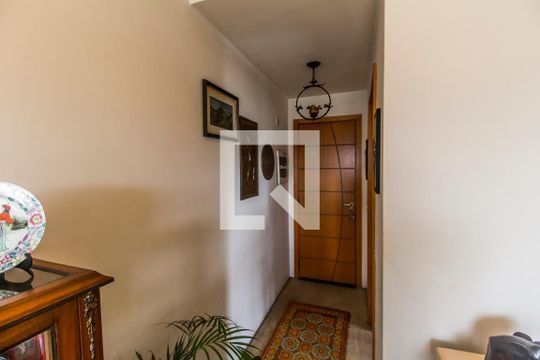 Entrada de apartamento à venda com 2 quartos, 64m² em Vila Creti, Barueri