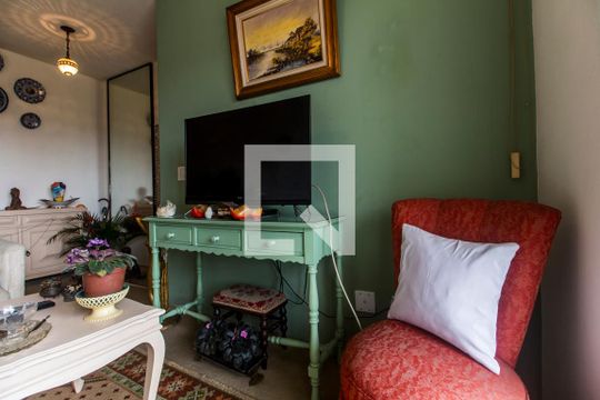 Sala de TV de apartamento à venda com 2 quartos, 64m² em Vila Creti, Barueri