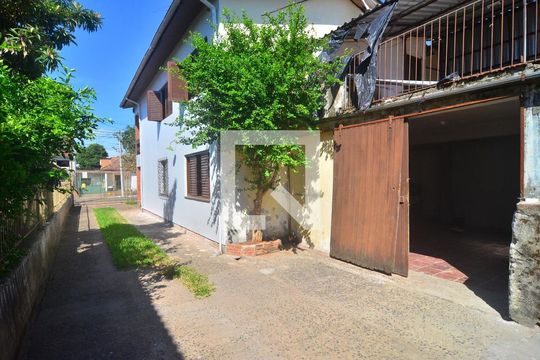 Pátio de casa à venda com 6 quartos, 144m² em Bairro Fátima, Canoas