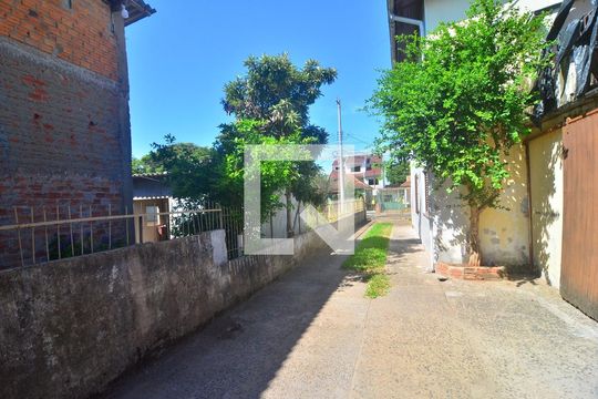 Pátio de casa à venda com 6 quartos, 144m² em Bairro Fátima, Canoas