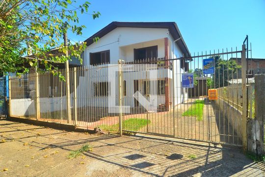 Fachada de casa à venda com 6 quartos, 144m² em Bairro Fátima, Canoas