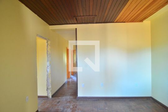 Sala 2 de casa à venda com 6 quartos, 144m² em Bairro Fátima, Canoas