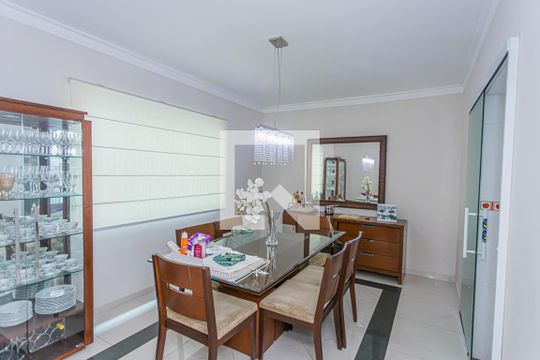 Sala de Jantar de casa à venda com 4 quartos, 214m² em Vila Fiat Lux, São Paulo