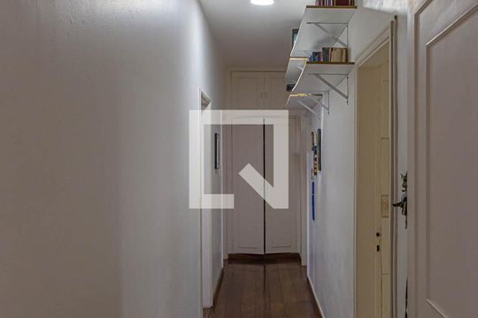 Corredor de apartamento para alugar com 4 quartos, 211m² em Bela Vista, São Paulo