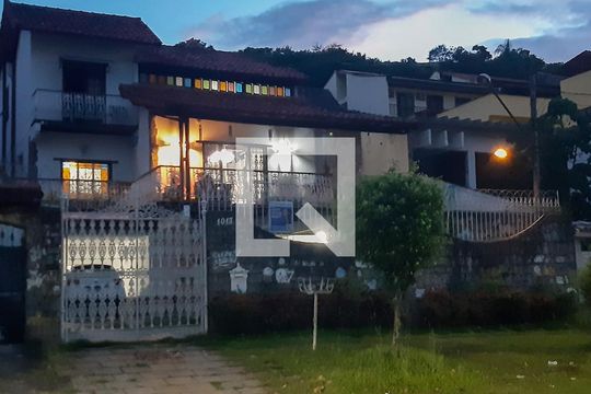 Fachada de casa à venda com 4 quartos, 383m² em Taquara, Rio de Janeiro