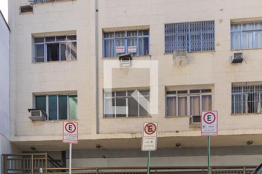 Fachada de kitnet/studio para alugar com 1 quarto, 30m² em Botafogo, Rio de Janeiro
