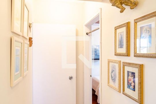 Corredor de apartamento à venda com 3 quartos, 105m² em Vila Clementino, São Paulo