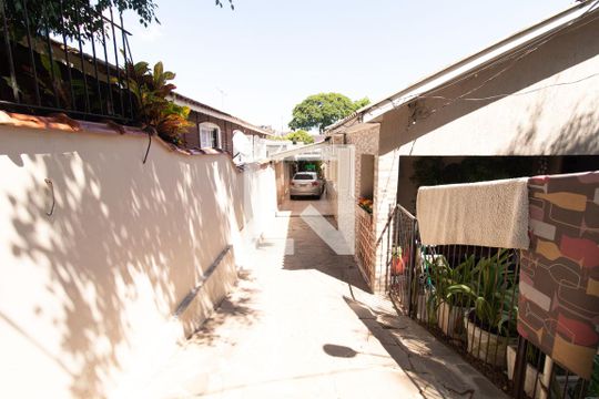 Garagem de casa à venda com 5 quartos, 140m² em Espírito Santo, Porto Alegre