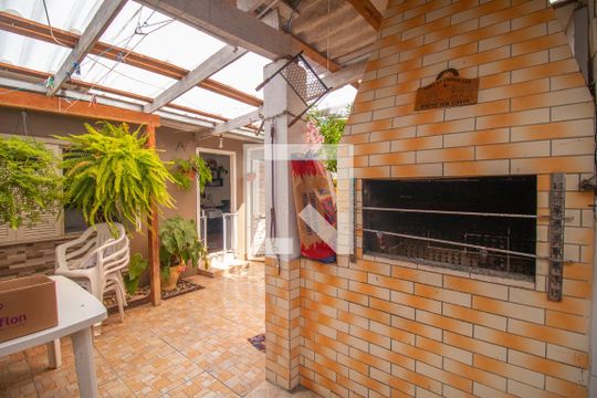 Churrasqueira de casa à venda com 5 quartos, 140m² em Espírito Santo, Porto Alegre
