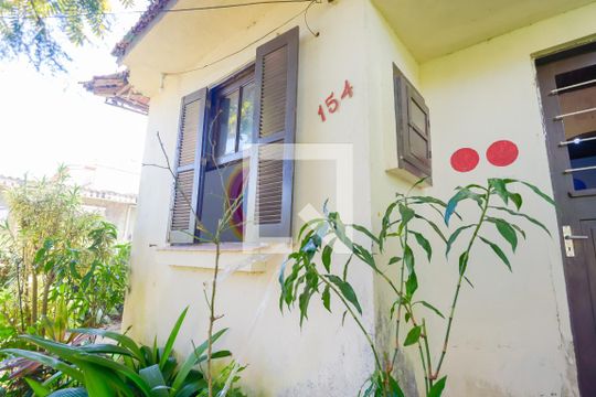 Fachada de casa à venda com 2 quartos, 99m² em Ipanema, Porto Alegre