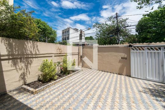 Garagem de casa à venda com 3 quartos, 100m² em Braz de Pina, Rio de Janeiro