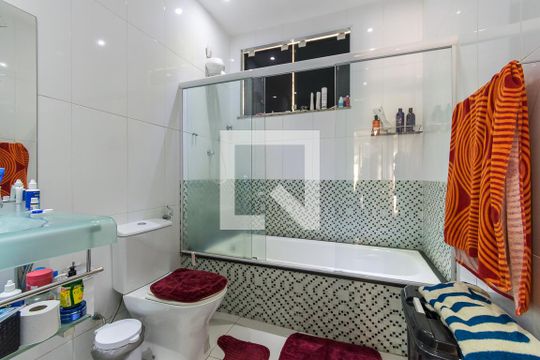 Banheiro de casa à venda com 3 quartos, 100m² em Braz de Pina, Rio de Janeiro