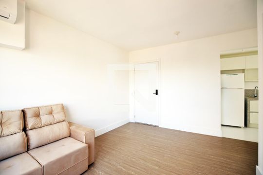 Sala de apartamento para alugar com 1 quarto, 40m² em Partenon, Porto Alegre