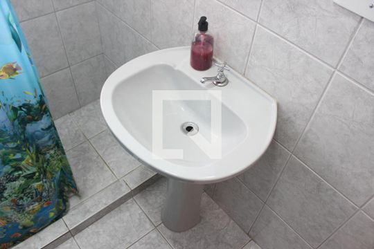 Banheiro de apartamento para alugar com 1 quarto, 65m² em Centro, São Vicente