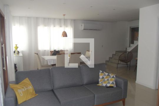 Sala de casa para alugar com 3 quartos, 179m² em Jacarepaguá, Rio de Janeiro