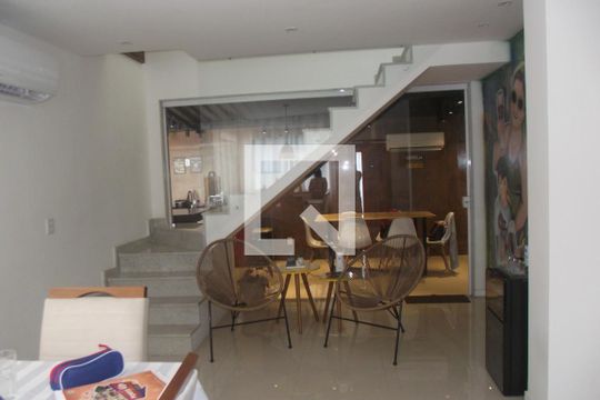 Sala de casa para alugar com 3 quartos, 179m² em Jacarepaguá, Rio de Janeiro