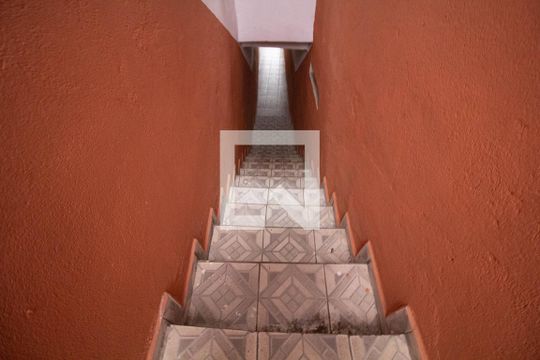 Escada de apartamento para alugar com 2 quartos, 60m² em Cidade Nova São Miguel, São Paulo