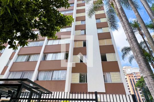 Fachada de apartamento à venda com 2 quartos, 137m² em Vila Uberabinha, São Paulo