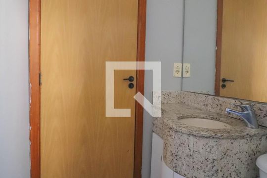 Banheiro de apartamento à venda com 2 quartos, 52m² em Canudos, Novo Hamburgo