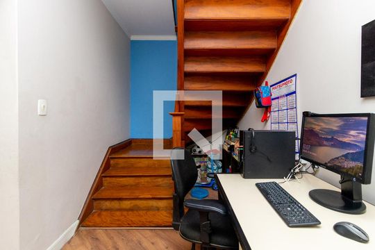 Escada de casa para alugar com 2 quartos, 170m² em Belenzinho, São Paulo