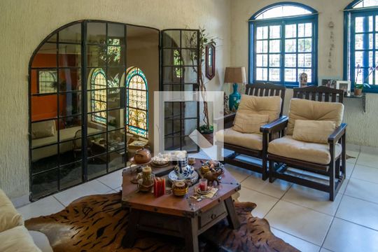 Casa à venda com 4 quartos, 250m² em Espírito Santo, Porto Alegre