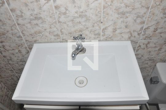 Banheiro de apartamento para alugar com 1 quarto, 30m² em Vila Pereira Barreto, São Paulo