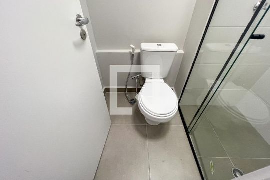 Banheiro de kitnet/studio para alugar com 1 quarto, 25m² em Perdizes, São Paulo
