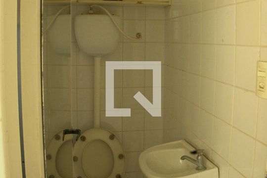 Banheiro de serviço de apartamento para alugar com 2 quartos, 150m² em Rio Vermelho, Salvador