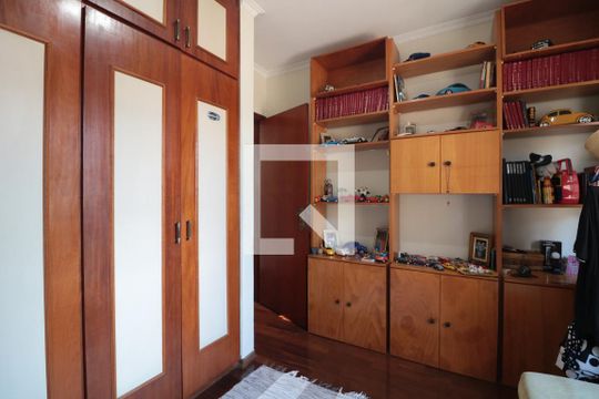 Casa à venda com 5 quartos, 255m² em Água Rasa, São Paulo