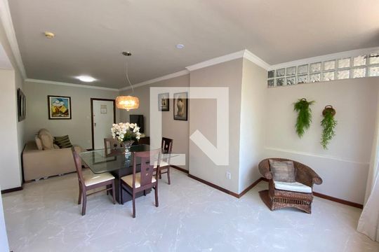 Sala de apartamento para alugar com 1 quarto, 60m² em Ondina, Salvador