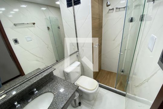 Banheiro de apartamento para alugar com 1 quarto, 60m² em Ondina, Salvador