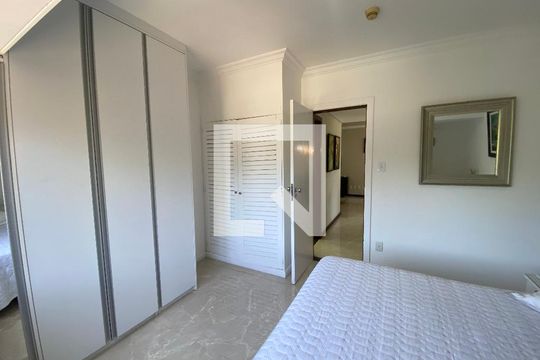 Quarto de apartamento para alugar com 1 quarto, 60m² em Ondina, Salvador