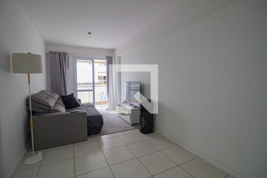 Sala de apartamento para alugar com 2 quartos, 75m² em Taquara, Rio de Janeiro