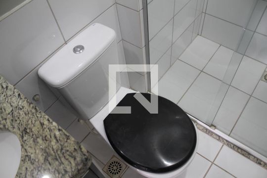 Banheiro de apartamento à venda com 2 quartos, 49m² em Parque Oeste Industrial, Goiânia