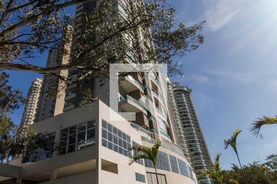 Fachada de apartamento à venda com 3 quartos, 376m² em Alphaville Empresarial, Barueri