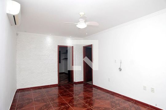 Sala de Estar de casa à venda com 3 quartos, 134m² em São Geraldo, Porto Alegre