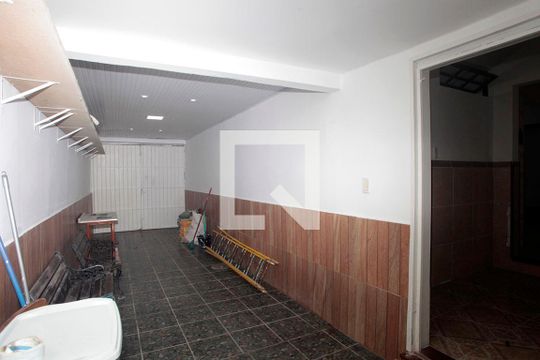 Garagem (02 vagas) de casa à venda com 3 quartos, 134m² em São Geraldo, Porto Alegre