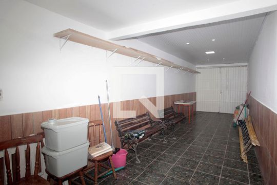 Garagem (02 vagas) de casa à venda com 3 quartos, 134m² em São Geraldo, Porto Alegre