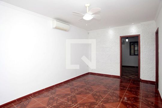 Casa à venda com 3 quartos, 134m² em São Geraldo, Porto Alegre