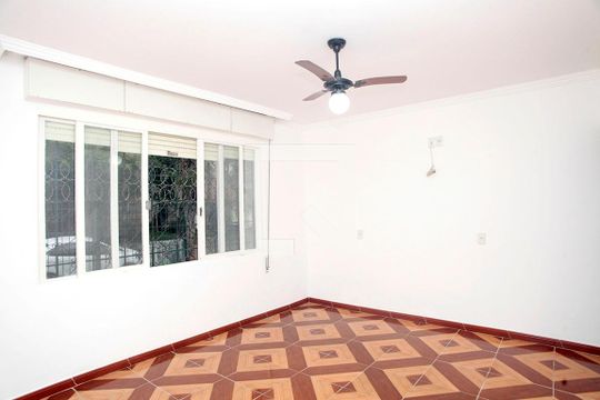 Quarto 1 de casa à venda com 3 quartos, 134m² em São Geraldo, Porto Alegre