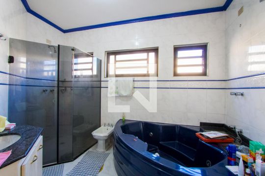 Banheiro do quarto 1 de casa à venda com 3 quartos, 255m² em Vila Eldizia, Santo André