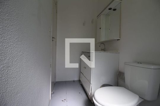 Banheiro de apartamento para alugar com 1 quarto, 45m² em Agronomia, Porto Alegre