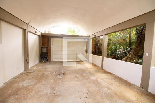 Garagem de casa para alugar com 4 quartos, 550m² em Interlagos, São Paulo