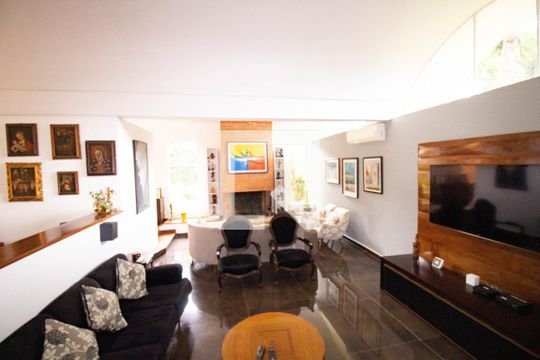 Casa para alugar com 4 quartos, 550m² em Interlagos, São Paulo