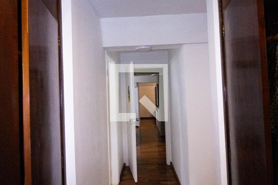 Closet da suíte de casa para alugar com 4 quartos, 550m² em Interlagos, São Paulo